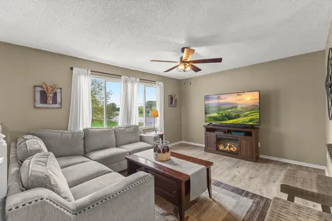 7501 82nd Avenue N Brooklyn Park MN 55445