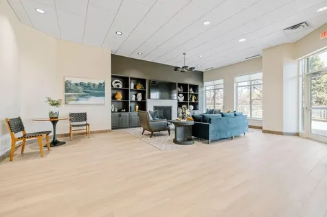 8301 Creekside Circle Bloomington MN 55437