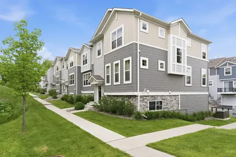 2864 Lexington Place N Roseville MN 55113