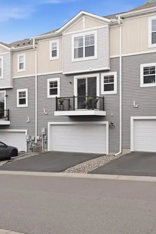 2864 Lexington Place N Roseville MN 55113