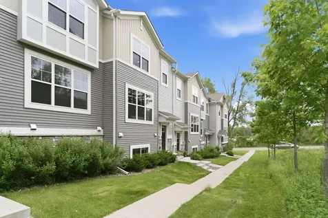 2864 Lexington Place N Roseville MN 55113