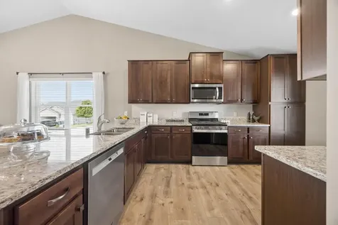 18192 Hartlin Avenue Lakeville MN 55044