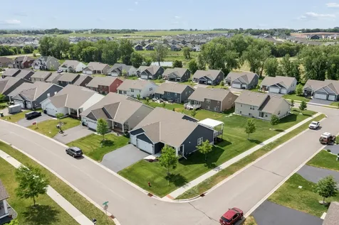 18192 Hartlin Avenue Lakeville MN 55044