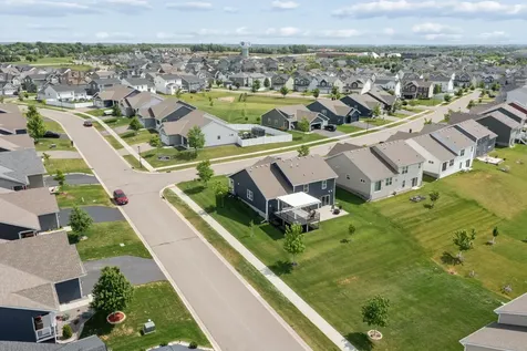 18192 Hartlin Avenue Lakeville MN 55044