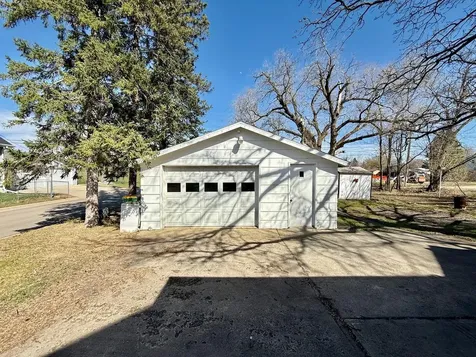 404 2nd Street S Wahpeton ND 58075