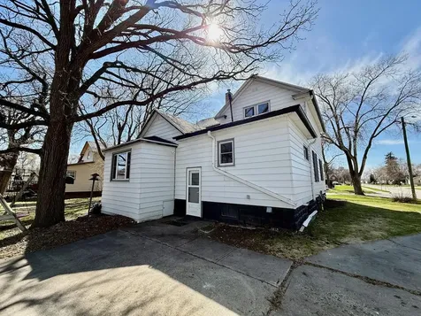 404 2nd Street S Wahpeton ND 58075