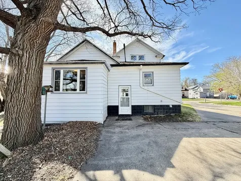 404 2nd Street S Wahpeton ND 58075