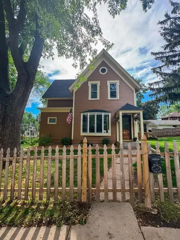 906 4th Street N Stillwater MN 55082