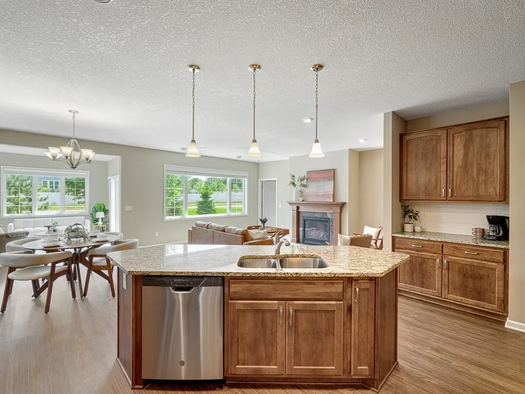 1085 Roselyn Drive Victoria MN 55386