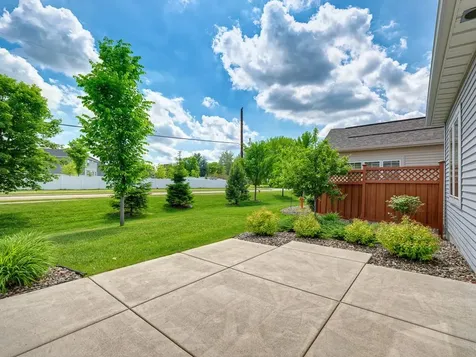 1085 Roselyn Drive Victoria MN 55386