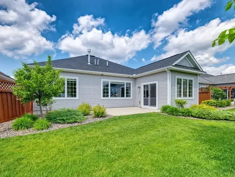 1085 Roselyn Drive Victoria MN 55386