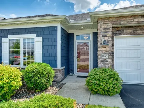 1085 Roselyn Drive Victoria MN 55386