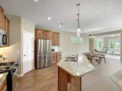 1085 Roselyn Drive Victoria MN 55386