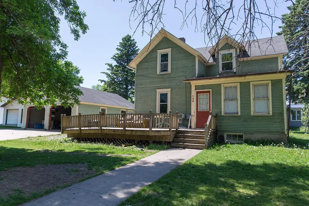 142 NE 3rd Street Buffalo Lake MN 55314