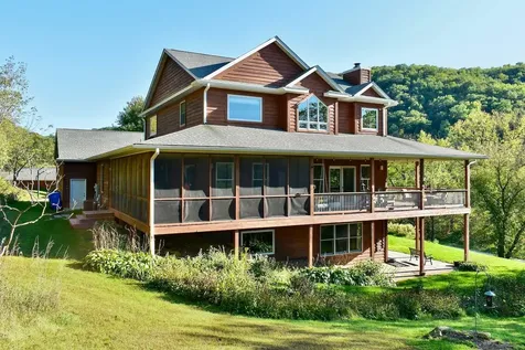 24242 Pfeiffer Hill Road Winona MN 55987