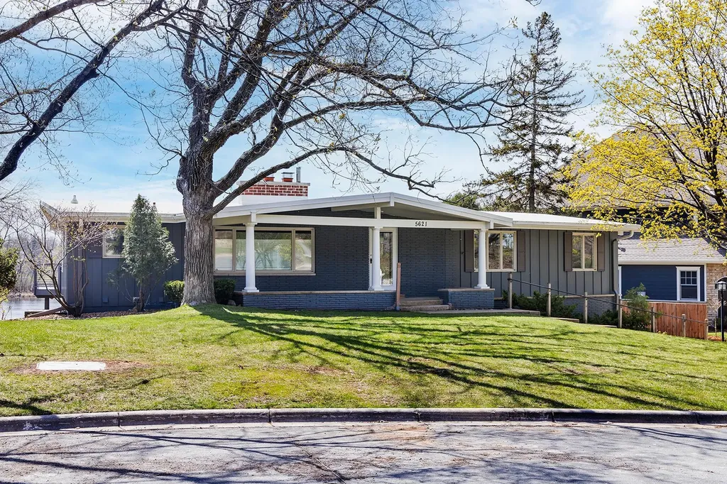 5621 Interlachen Circle Edina MN 55436