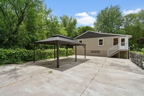 30 Woodridge Lane Sunfish Lake MN 55077
