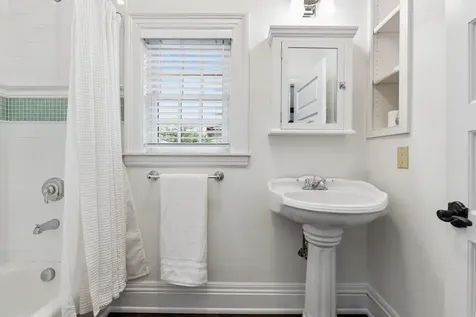 2204 W Lake Of The Isles Parkway Minneapolis MN 55405