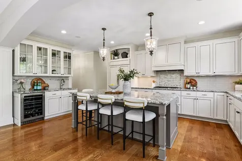 6671 Amberwood Lane Chanhassen MN 55317