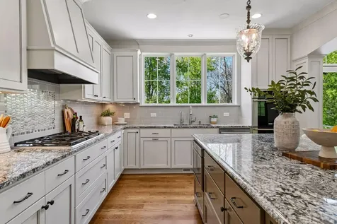 6671 Amberwood Lane Chanhassen MN 55317