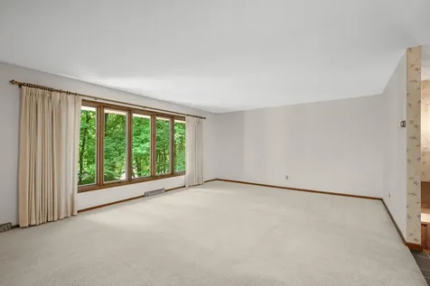 400 Cimarron Circle Chanhassen MN 55317
