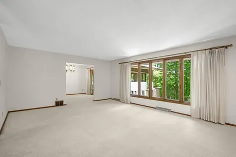 400 Cimarron Circle Chanhassen MN 55317