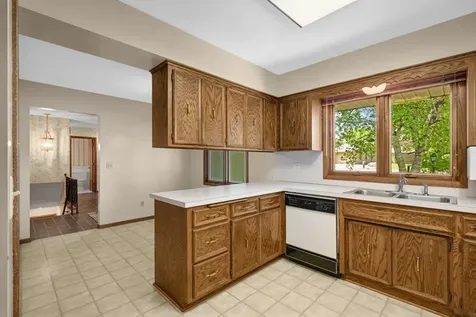 400 Cimarron Circle Chanhassen MN 55317