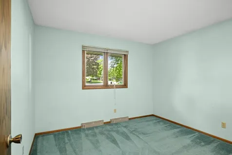 400 Cimarron Circle Chanhassen MN 55317