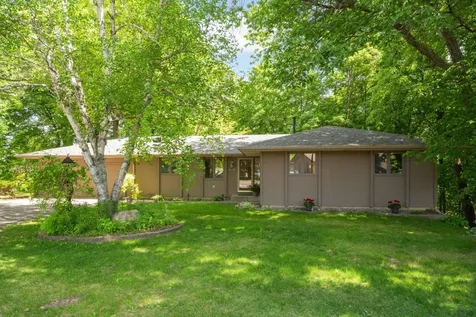 400 Cimarron Circle Chanhassen MN 55317