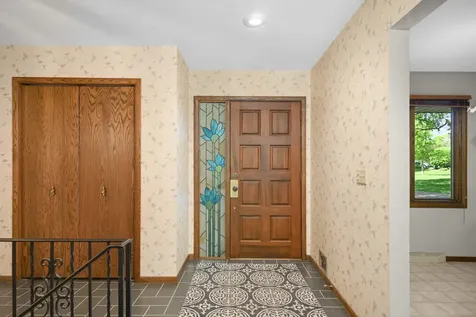 400 Cimarron Circle Chanhassen MN 55317