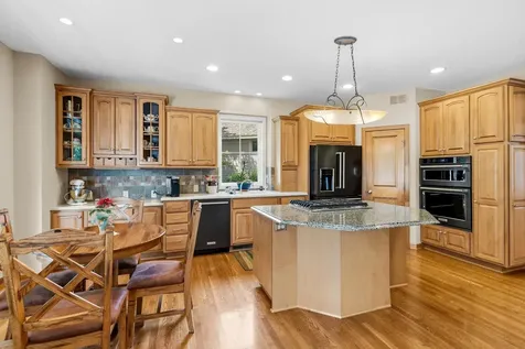 15 Hawthorne Court North Oaks MN 55127