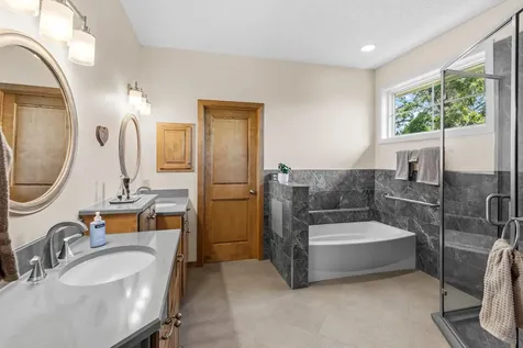 15 Hawthorne Court North Oaks MN 55127