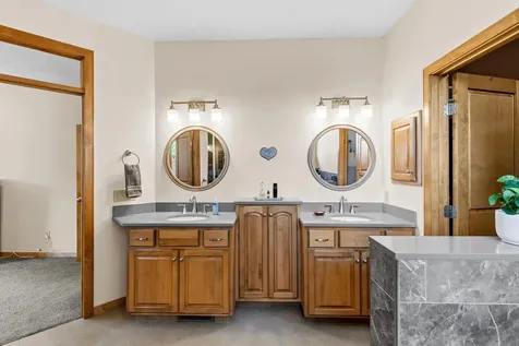 15 Hawthorne Court North Oaks MN 55127