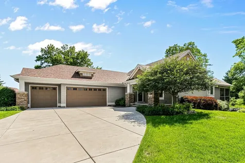 15 Hawthorne Court North Oaks MN 55127