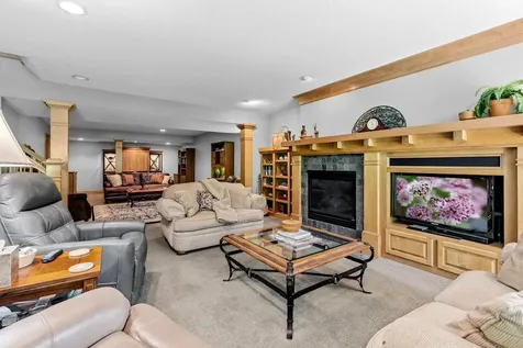 15 Hawthorne Court North Oaks MN 55127