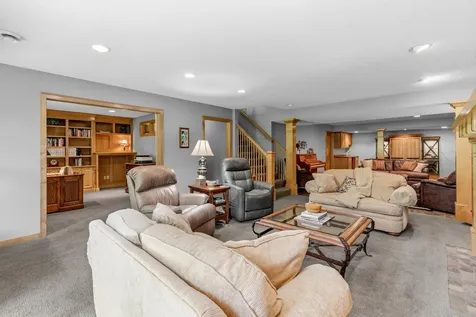 15 Hawthorne Court North Oaks MN 55127