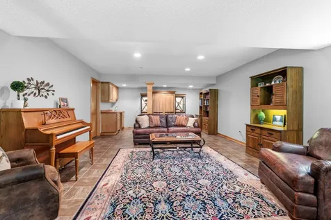 15 Hawthorne Court North Oaks MN 55127