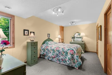 15 Hawthorne Court North Oaks MN 55127