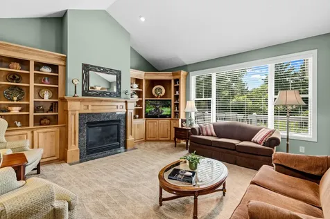 15 Hawthorne Court North Oaks MN 55127