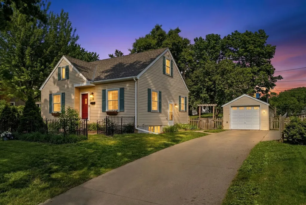 133 Park Lane Hopkins MN 55343