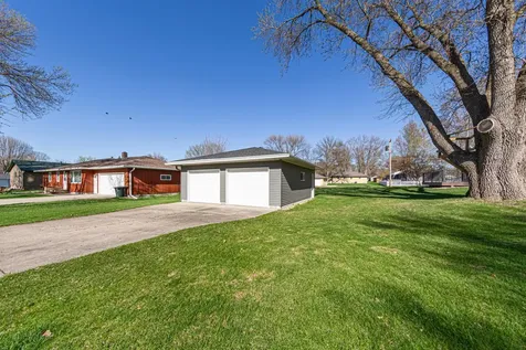 818 Lincoln Avenue Gaylord MN 55334