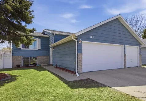 1918 55th Avenue S Fargo ND 58104