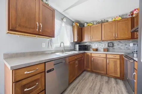 1918 55th Avenue S Fargo ND 58104