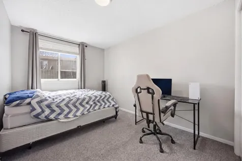 1918 55th Avenue S Fargo ND 58104