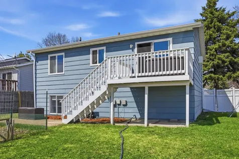 1918 55th Avenue S Fargo ND 58104