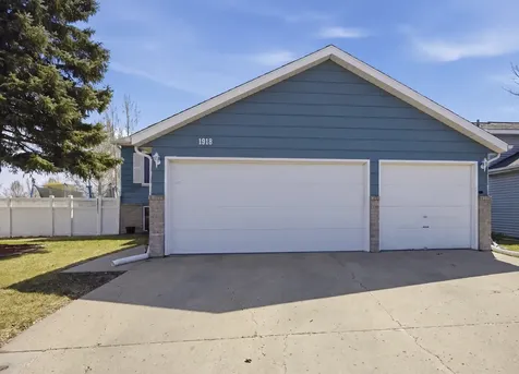 1918 55th Avenue S Fargo ND 58104