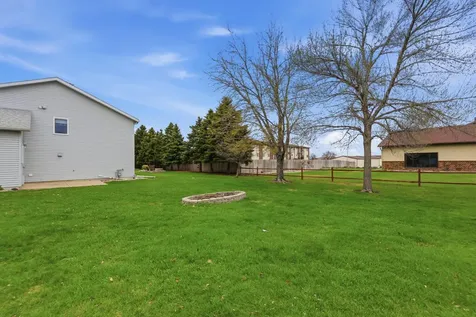 1224 Cedar Way E West Fargo ND 58078
