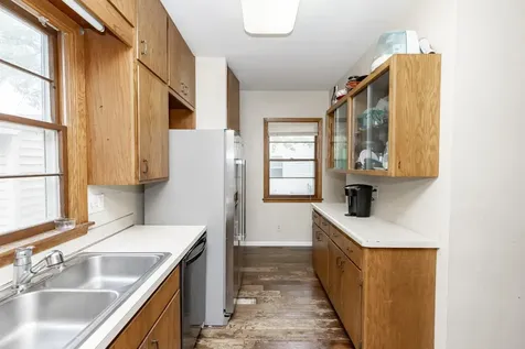 1009 18th Avenue N Moorhead MN 56560