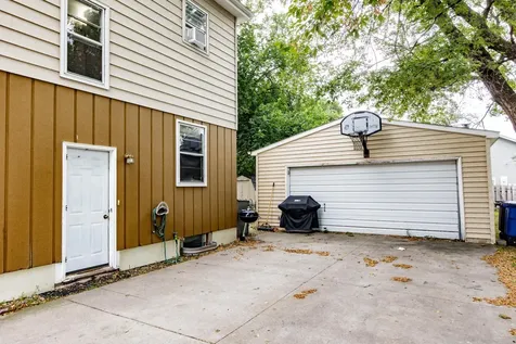 1009 18th Avenue N Moorhead MN 56560