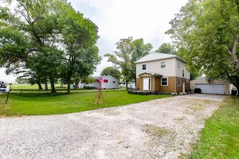 1009 18th Avenue N Moorhead MN 56560
